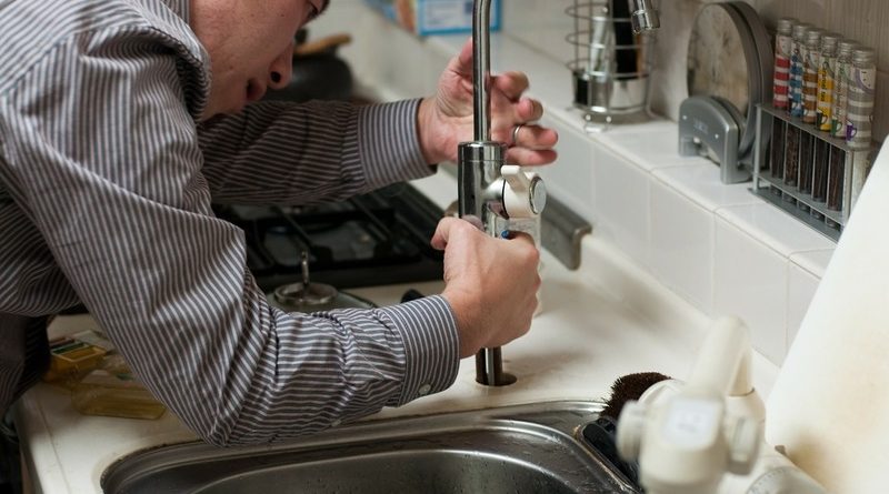 10 signes que vous devez appeler un plombier professionnel
